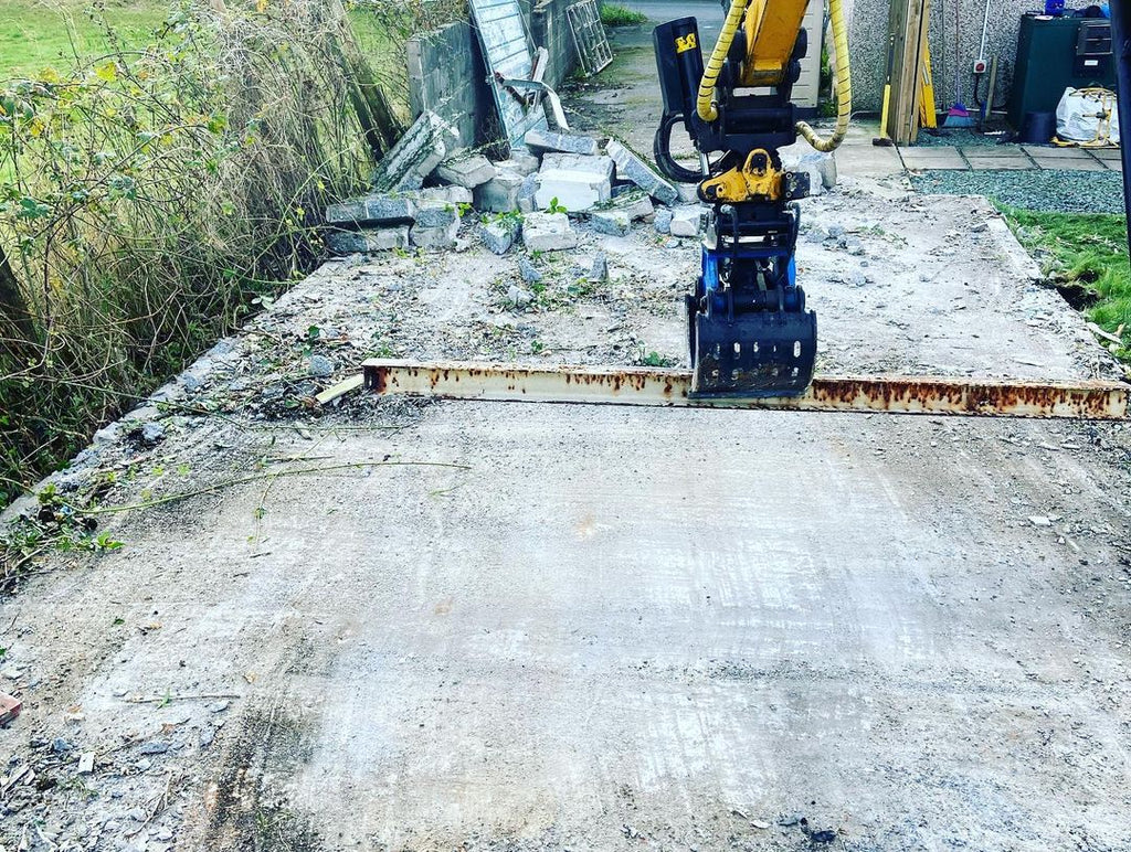 SG1onJCB8025_3.jpg