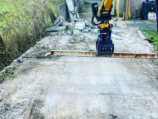 SG1onJCB8025_3.jpg
