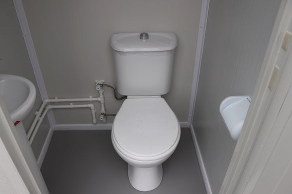 single_toilet_inside_landscape_5000x3333_5c5e6533-75e7-4c64-b7cb-c6b8c15d7dd4.jpg
